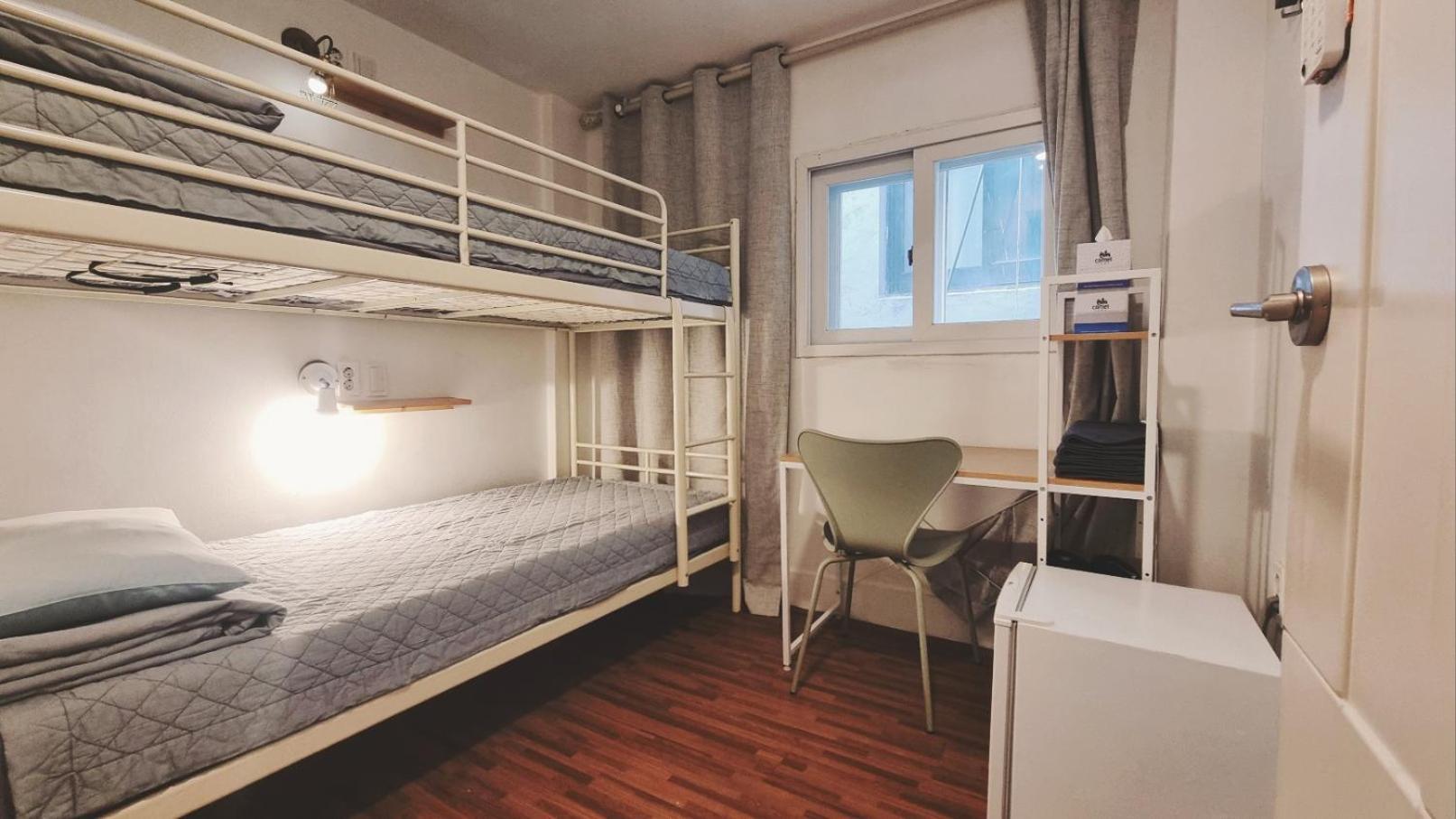 Blue Boat Hostel Myeongdong Seoul Exterior photo