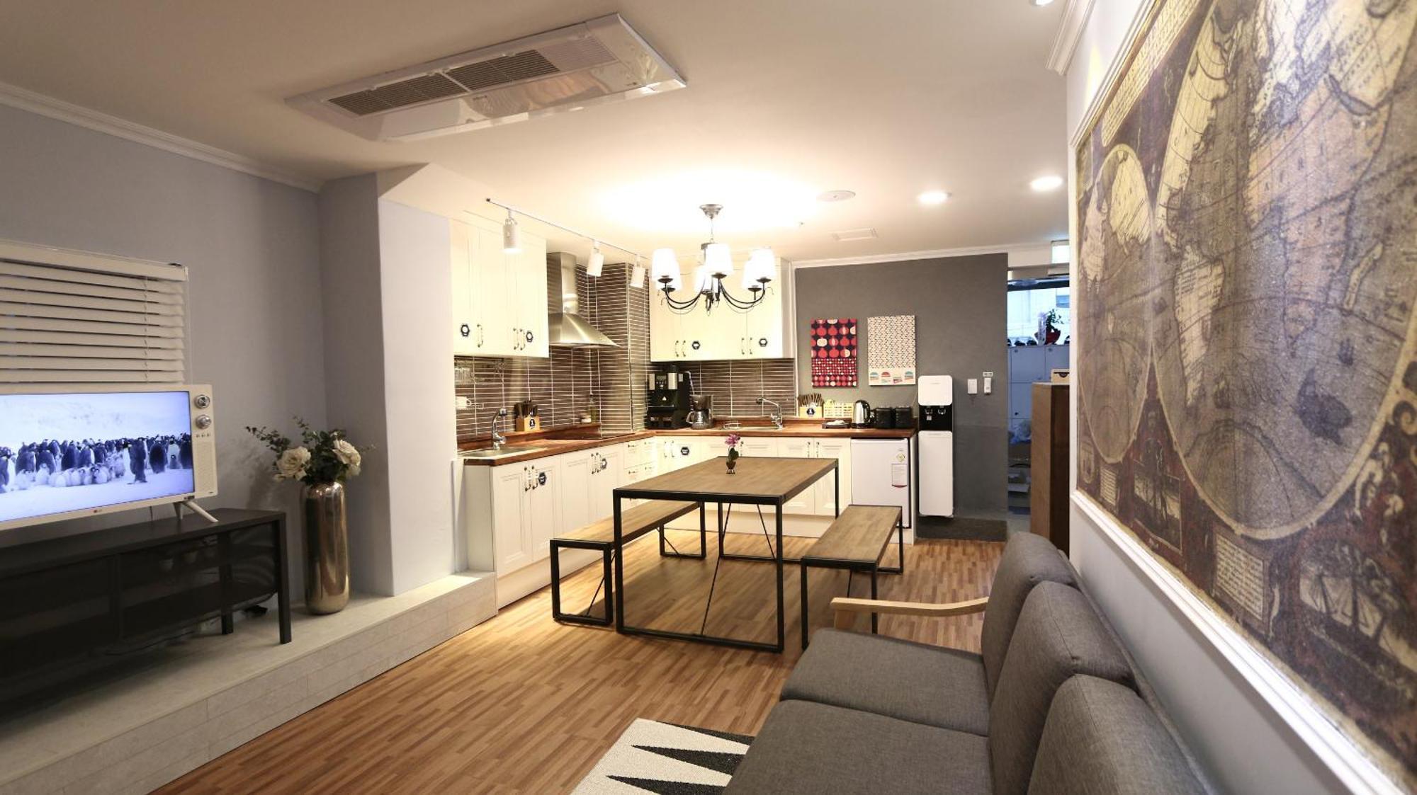Blue Boat Hostel Myeongdong Seoul Exterior photo