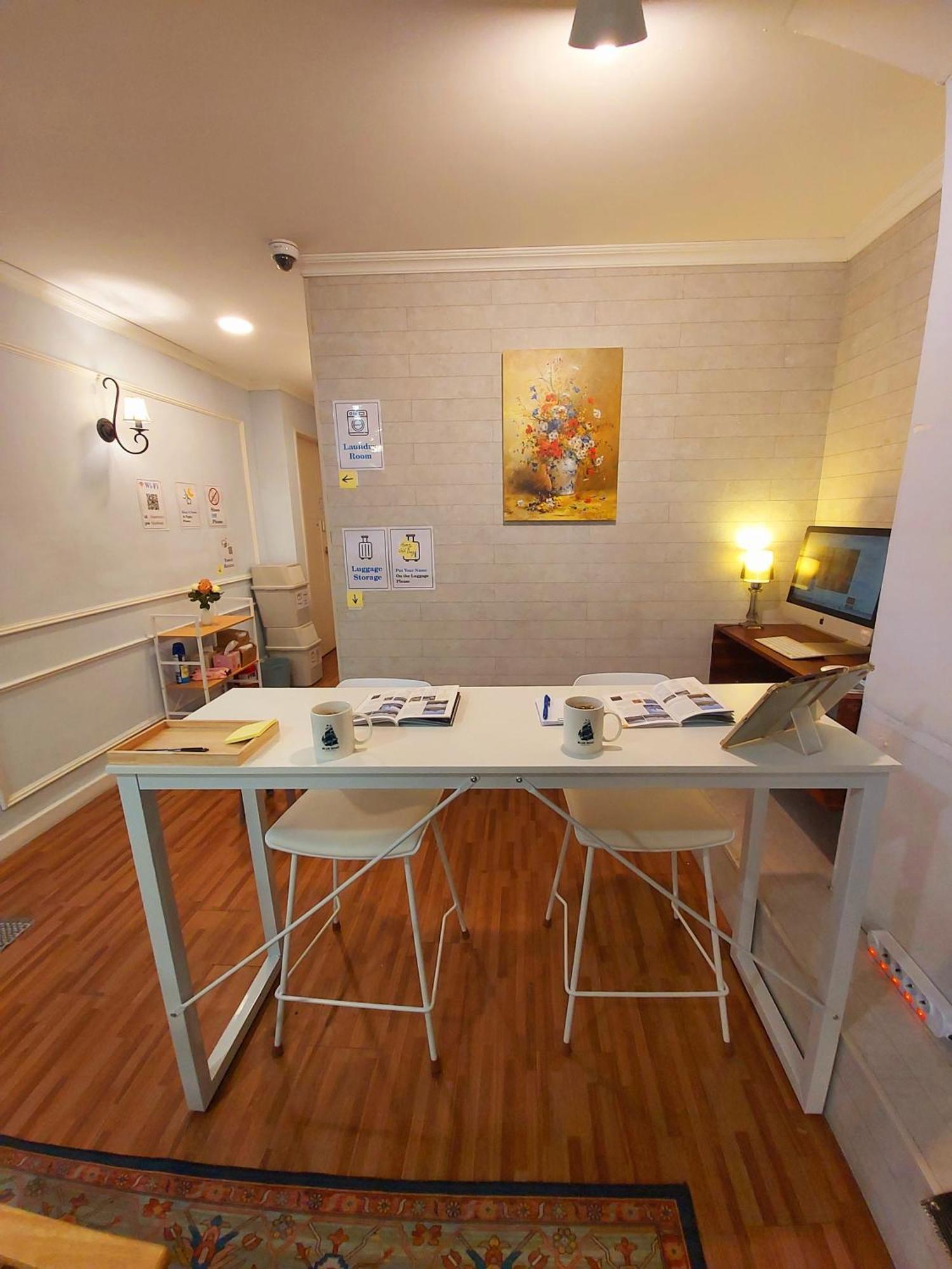 Blue Boat Hostel Myeongdong Seoul Exterior photo