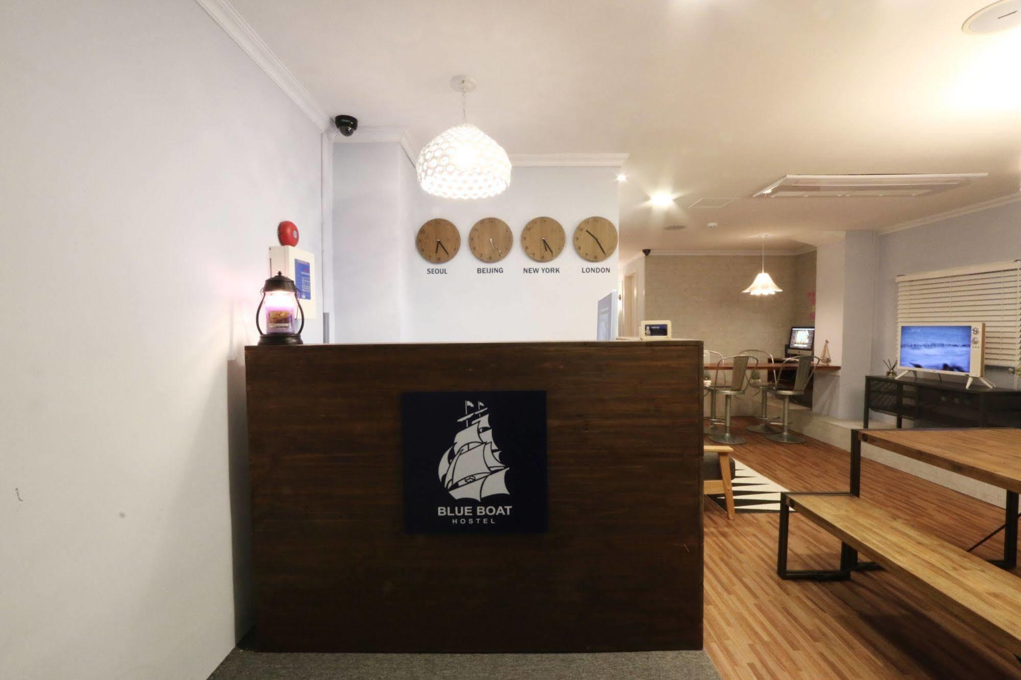 Blue Boat Hostel Myeongdong Seoul Exterior photo
